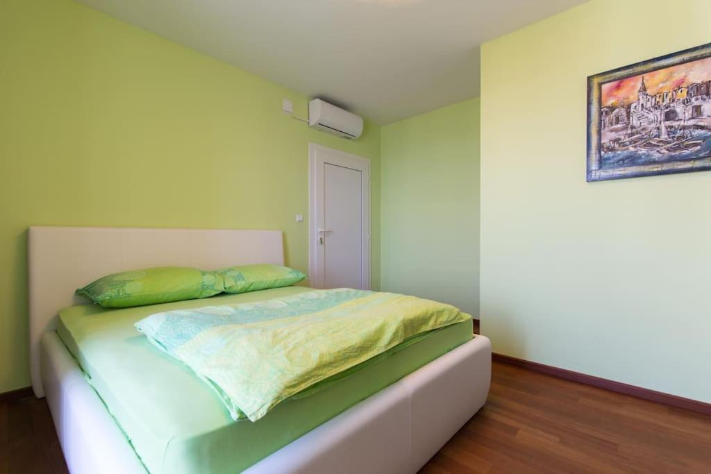 אומיסאליי Villa Ajda - Green Room מראה חיצוני תמונה